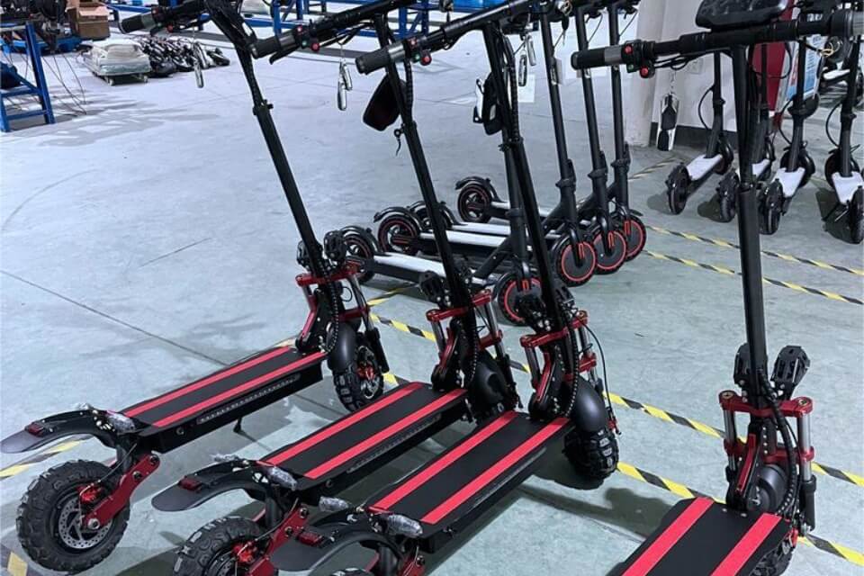 Skuter Tendangan Listrik