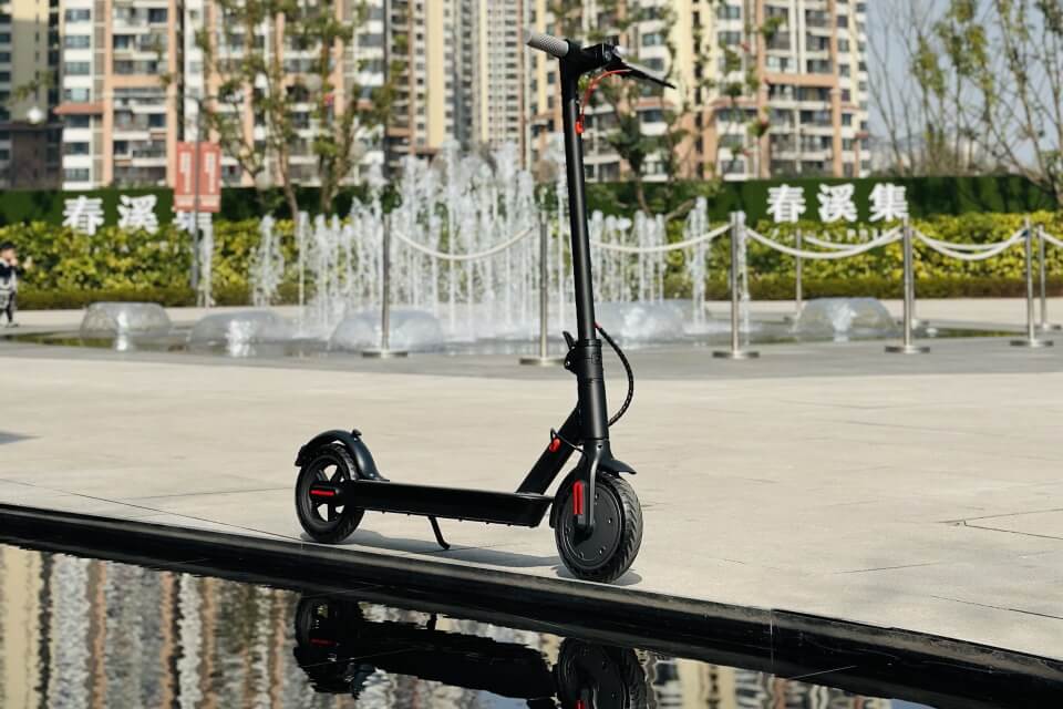 Skuter Tendangan Listrik