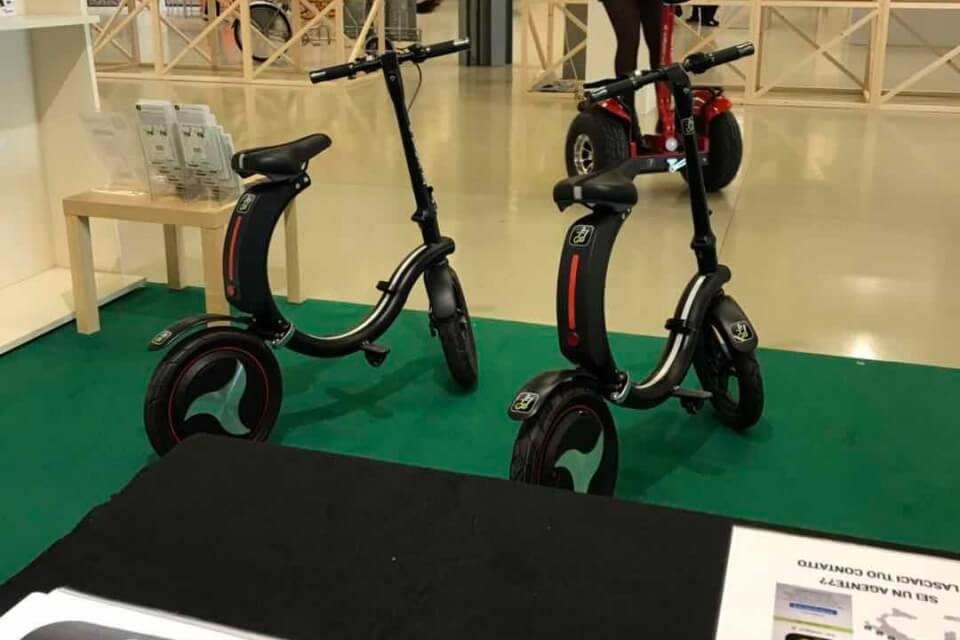 Skuter Listrik Lipat