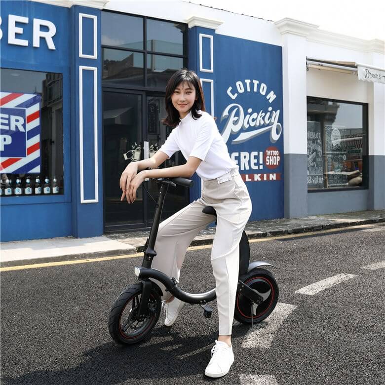 Kokoontaitettava sähköinen skootteri