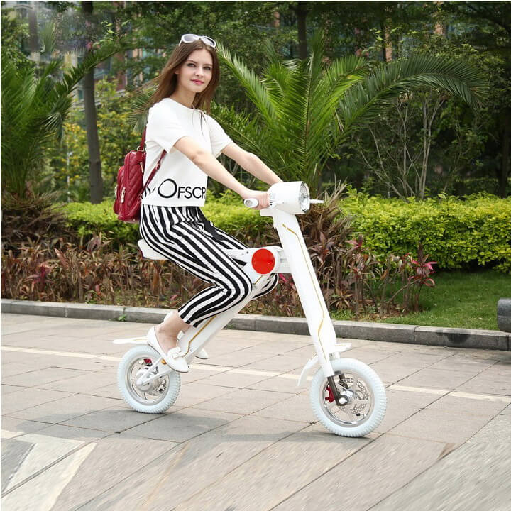 Kokoontaitettava sähköinen skootteri